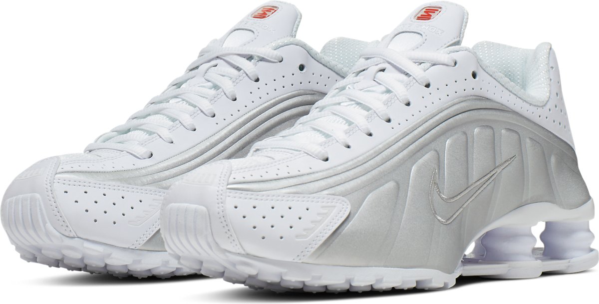 Nike Shox R4 -  Pair Front Hollow Photo