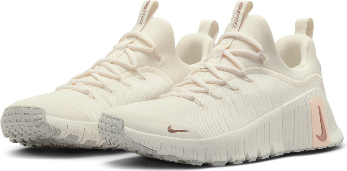 Nike Free Metcon 6 -  Pair Front Hollow Photo